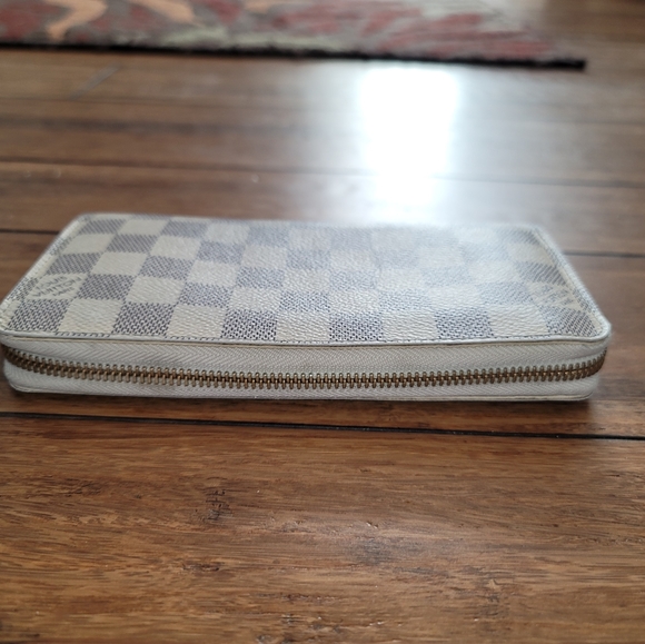 Louis Vuitton Damier Azur Zippy Wallet - Picture 3 of 15